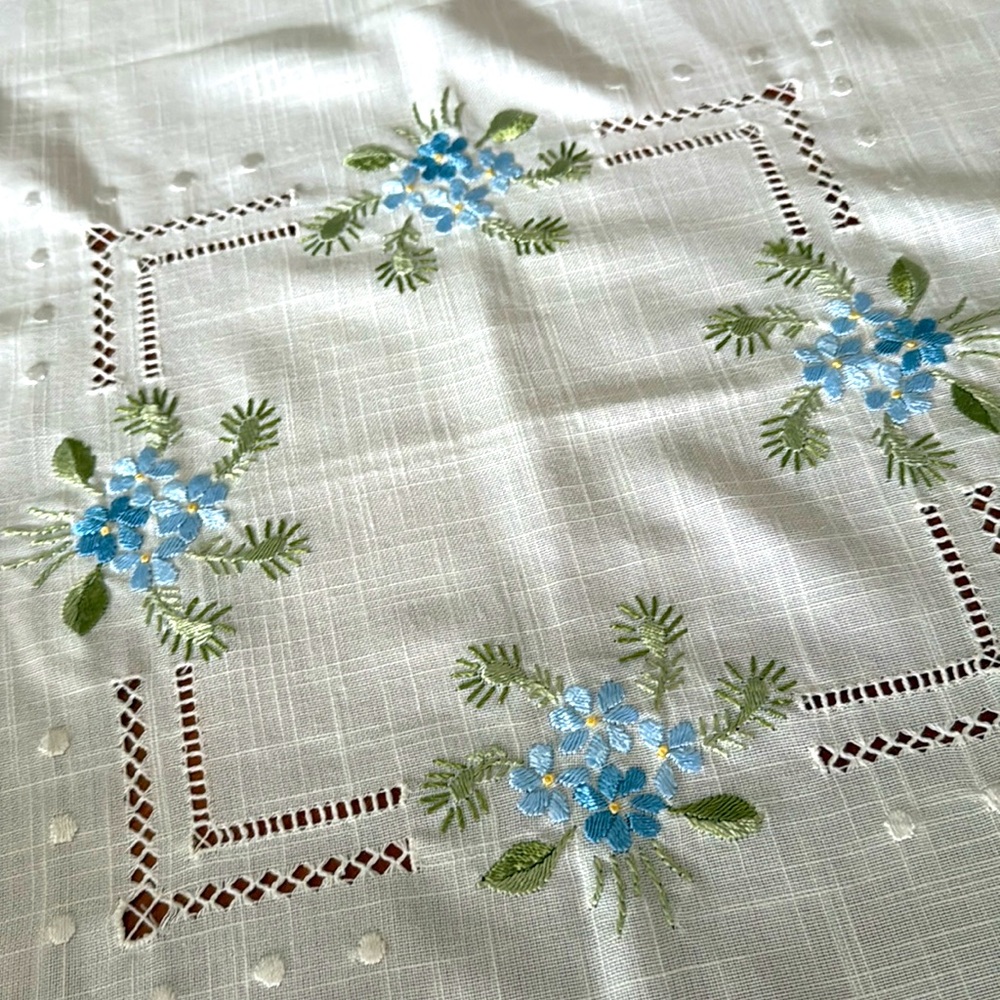 Elegant White and Blue Floral Tablecloth